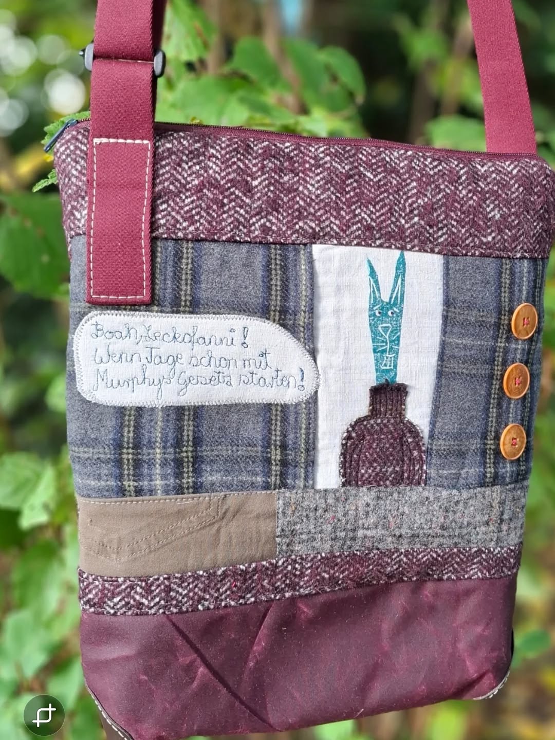 Montags-Tasche 🥳🥳🥳
Mal ehrlich, wenn einem morgens schon das Toast auf der Butterseite landet....
Mr. Murphy lässt Grüßen 🤦‍♀️
Ich wünsche euch einen guten Start in die Woche!

#frischgenähtes #upcycling ##unikate #bagoftheday #humorhilft #detailssindtoll #linoprint