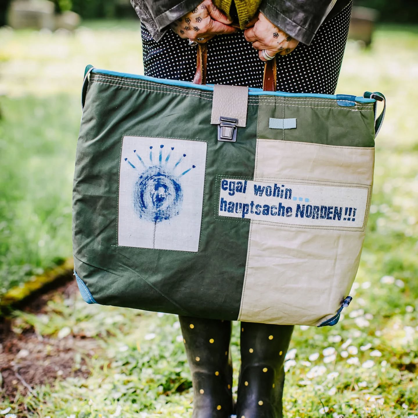 Kleiner Vorgeschmack auf den #Taschen-Mittwoch nächste Woche.
Gestern gab es ein Fotoshooting mit frischen Arbeiten von mir und Wiebke von @lichtemomente.
Schön war's !
#frischgenähtes #taschenunikate #upcycling
