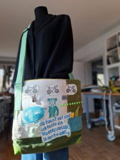 Ach, herrlich!!!!
Da dürft ihr ruhig schon über den nächsten Camping Urlaub nachdenken. 
Und immer dran denken, 
klare Ansage ist die halbe Miete 😂
Hopp raus mit euch in die Natur und lasst es euch ausschließlich gut gehen. 
Von mir gibt es dazu einen frischen Gruß aus der Werkstatt 👋
#frischgenähtes
#Upcyclingunikate 
#taschedestages 
#frühling