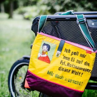 In diesem Sinne....
Ich wünsche euch sonnige Pfingsten. 
#frischgenähtes #taschedestages #bagoftheday 
#kindheitserinnerungen #humorhilft